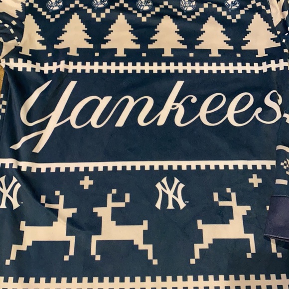 ~MLB Genuine Merchandise ~ Yankees Christmas Pajama Set - Picture 3 of 8
